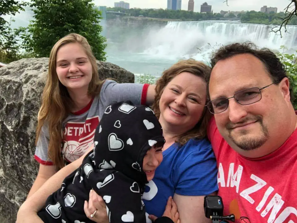 Family-pic-at-Niagra